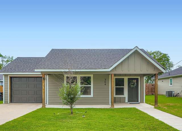 Property at 304 Thomas St, Terrell, TX 75160, 3 beds, 2 baths