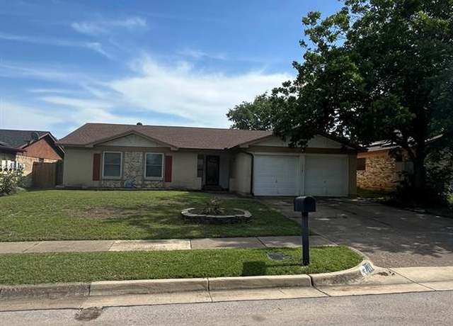 Property at 116 Volunteer Dr, Arlington, TX 76014, 3 beds, 2 baths
