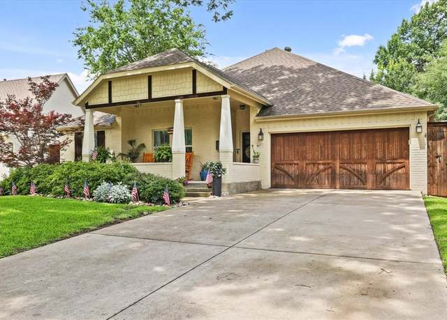 Property at 817 N Bailey Ave, Fort Worth, TX 76107, 3 beds, 2.5 baths