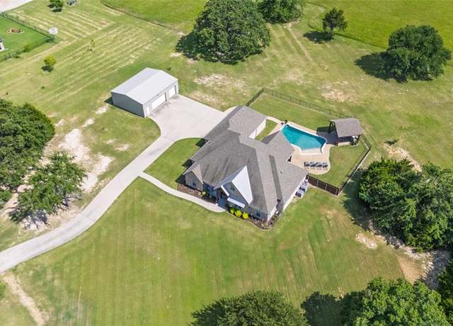 Property at 2919 County Road 3514, Greenville, TX 75402, 3 beds, 4 baths