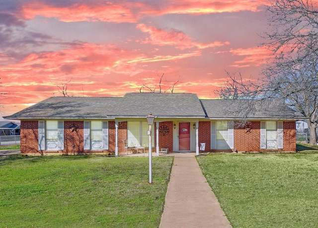 Property at 2104 22nd Ave SE, Mineral Wells, TX 76067, 4 beds, 2 baths