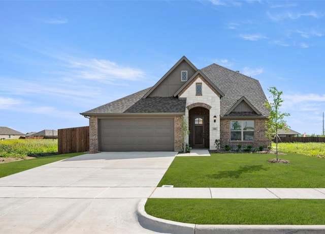 Property at 104 Trinity, Grandview, TX 76050, 4 beds, 3 baths