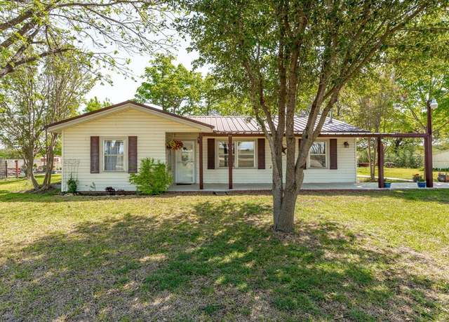 Property at 800 County Road 322, Comanche, TX 76442, 2 beds, 1 bath