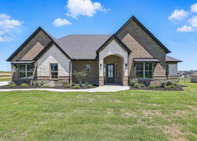 Property at 1065 Uplift Dr, Weatherford, TX 76087, 4 beds, 2 baths