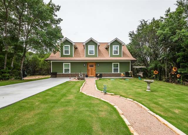 Property at 1040 Indian Dr, Granbury, TX 76048, 3 beds, 2 baths