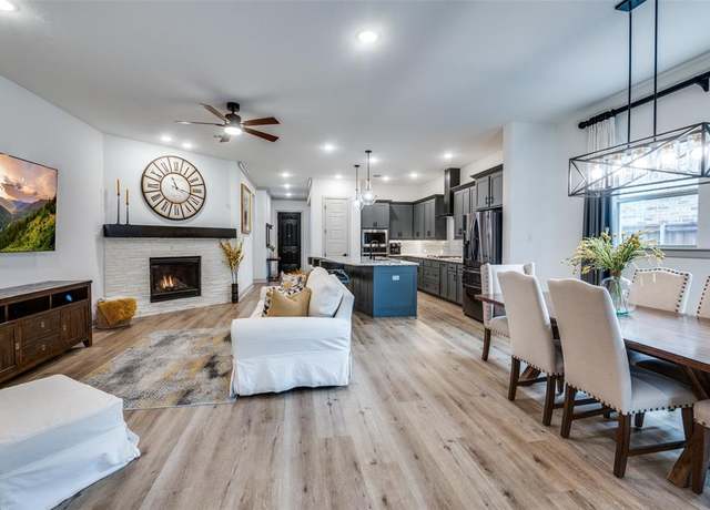 Property at 4821 Cypress Thorn Dr, Arlington, TX 76005, 2 beds, 2 baths