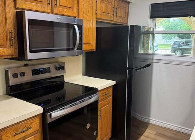 Property at 926 Malibu Dr, Garland, TX 75043, 3 beds, 1.5 baths
