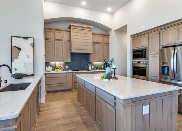 Property at 2521 Warwick Dr, Celina, TX 75009, 4 beds, 4.5 baths
