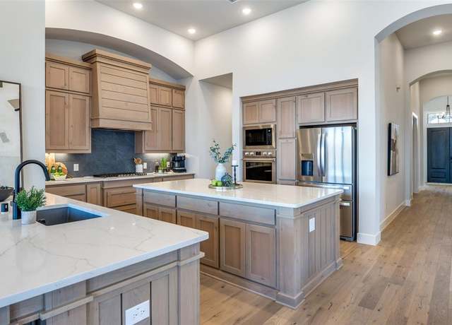 Property at 2521 Warwick Dr, Celina, TX 75009, 4 beds, 4.5 baths