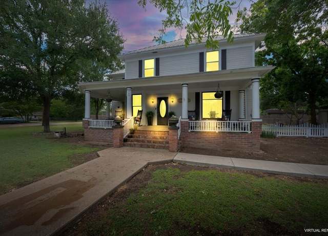 Property at 900 W 6th St, Mcgregor, TX 76657, 4 beds, 3 baths