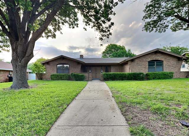 Property at 108 Meadowcrest Dr, Desoto, TX 75115, 3 beds, 2 baths