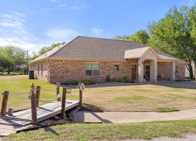 Property at 904 Janis St, Granbury, TX 76049, 3 beds, 2.5 baths