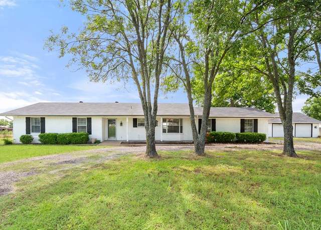 Property at 815 N Spikes Rd, Corsicana, TX 75110, 3 beds, 2 baths