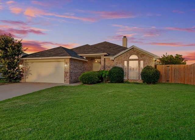 Property at 914 La Sierra Dr, Crowley, TX 76036, 3 beds, 2 baths