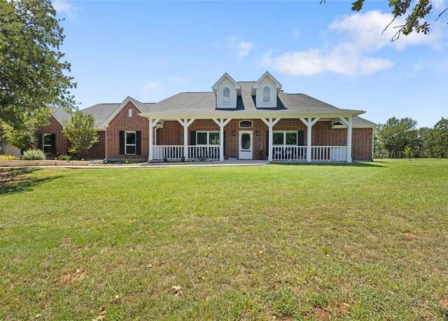 Property at 110 Morris Ct, Weatherford, TX 76088, 3 beds, 2.5 baths