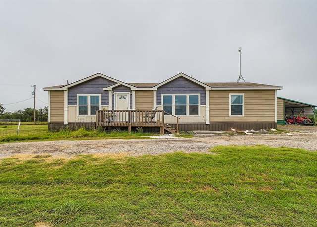 Property at 690 Toto Rd, Weatherford, TX 76088, 3 beds, 2 baths