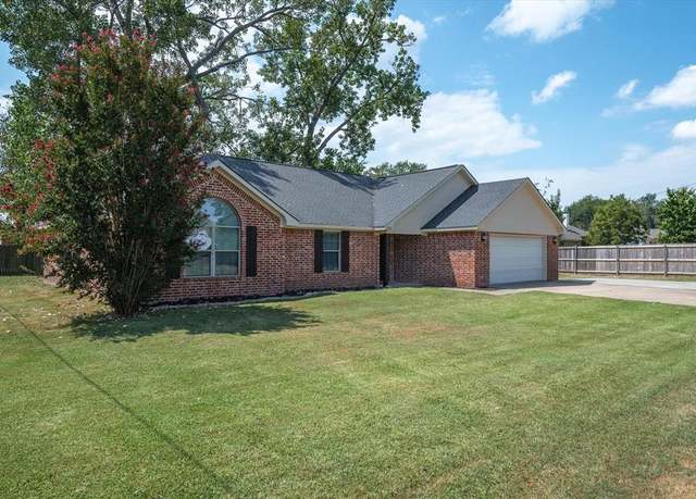Property at 111 Arizona St, Van, TX 75790, 3 beds, 2 baths