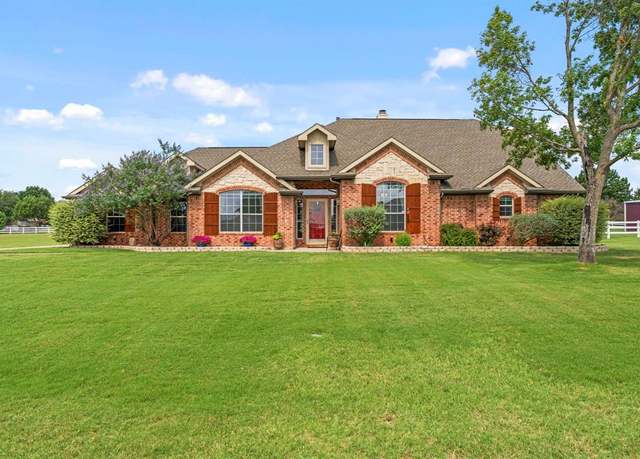 Property at 3060 Big Springs Dr, Joshua, TX 76058, 4 beds, 3.5 baths