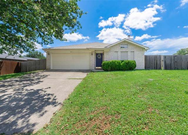 Property at 202 Lancelot Dr, Weatherford, TX 76086, 3 beds, 2 baths
