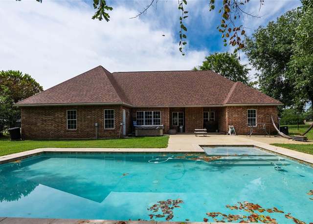 Property at 106 Guadalupe Dr, Gun Barrel City, TX 75156, 4 beds, 3 baths