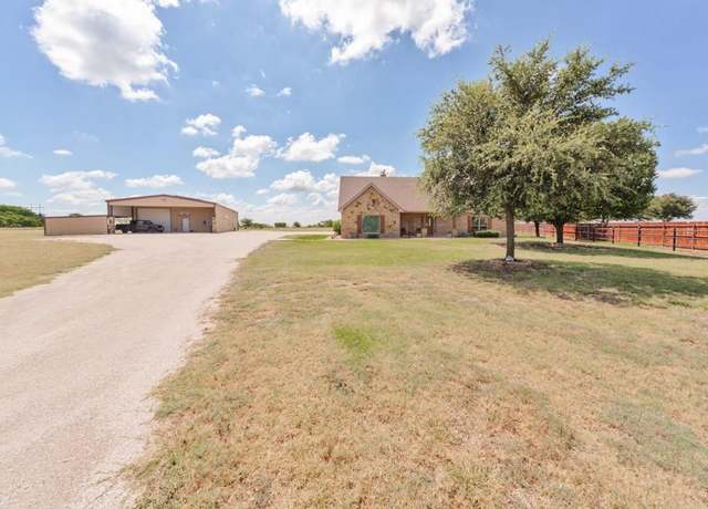 Property at 216 Canyon Dr, Decatur, TX 76234, 3 beds, 2 baths