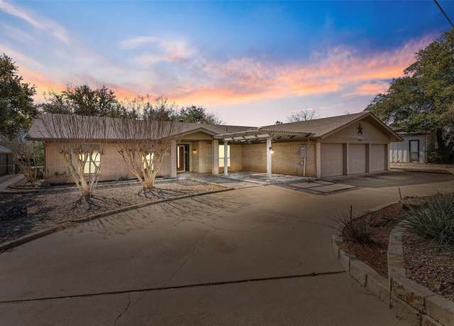 Property at 5703 Choctaw Dr, Granbury, TX 76049, 4 beds, 3 baths