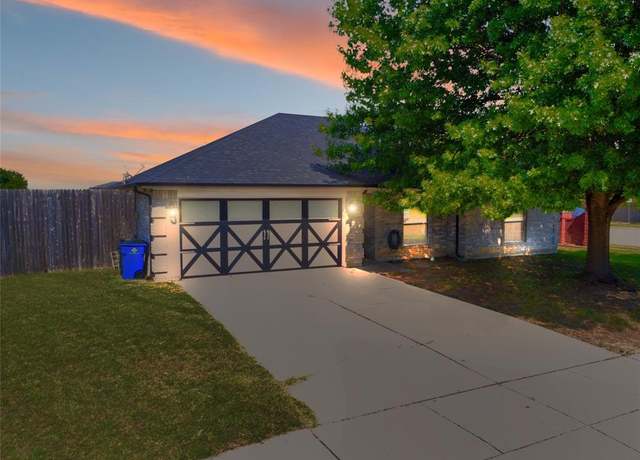 Property at 926 Morgan Dr, Burleson, TX 76028, 4 beds, 2 baths