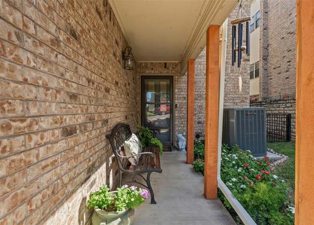 Property at 4403 Overlook Ct, Granbury, TX 76049, 3 beds, 3 baths