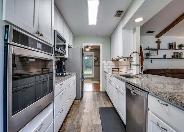 Property at 113 Southridge St, Red Oak, TX 75154, 3 beds, 2 baths