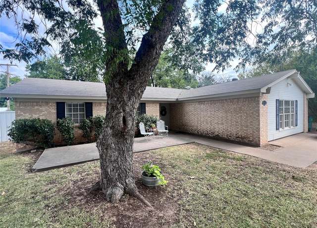 Property at 1303 Randy Dr, Graham, TX 76450, 3 beds, 2 baths