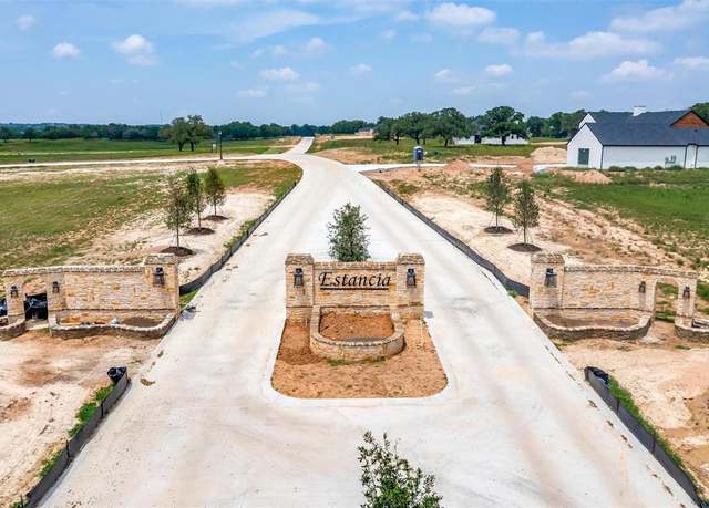 Property at 1031 Estancia Blvd, Weatherford, TX 76088