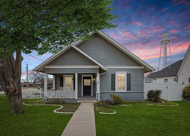 Property at 111 S Pine St, Roanoke, TX 76262, 2 beds, 2 baths