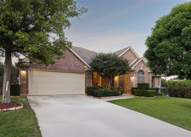 Property at 2806 Northwood St, Grapevine, TX 76051, 4 beds, 3 baths
