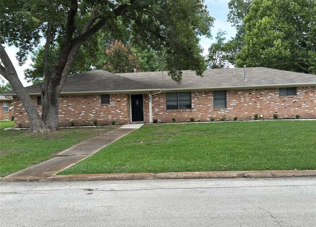 Property at 1614 Comanche Trl, Garland, TX 75043, 3 beds, 2 baths