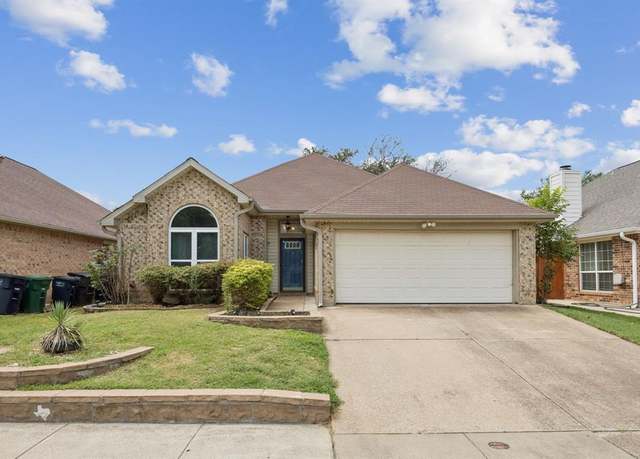 Property at 8624 Sabinas Trl, Fort Worth, TX 76118, 3 beds, 2 baths