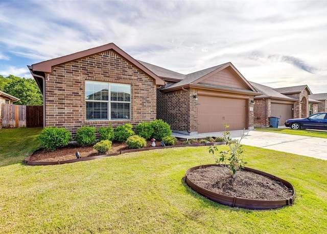 Property at 1248 Edgewater Dr, Azle, TX 76020, 4 beds, 2 baths