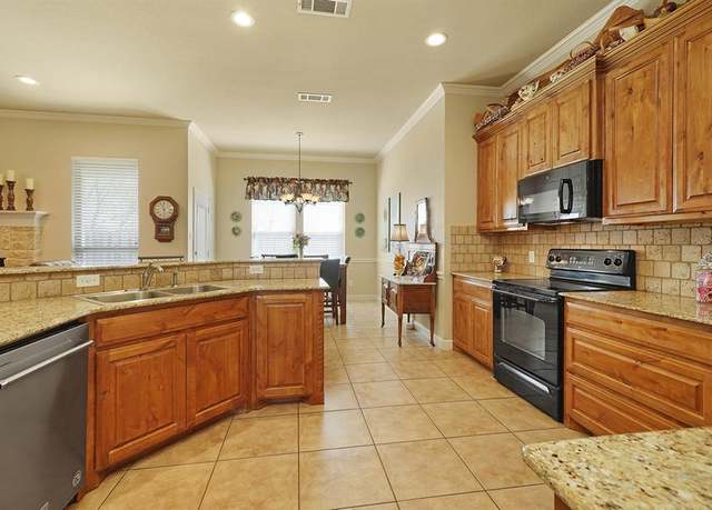 Property at 18400 Creekview Rd, Sanger, TX 76266, 4 beds, 3 baths