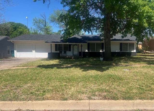 Property at 1305 Hillcrest Dr, Graham, TX 76450, 3 beds, 2 baths