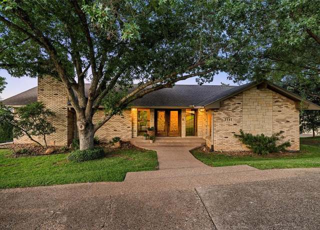 Property at 3341 N Ridge Dr, Waco, TX 76710, 5 beds, 3 baths