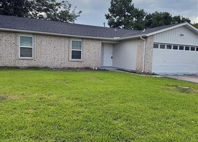 Property at 1215 Mulberry Ln, Mesquite, TX 75149, 4 beds, 2.5 baths