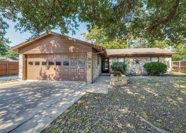 Property at 308 Thompson Ct, Saginaw, TX 76179, 3 beds, 2 baths
