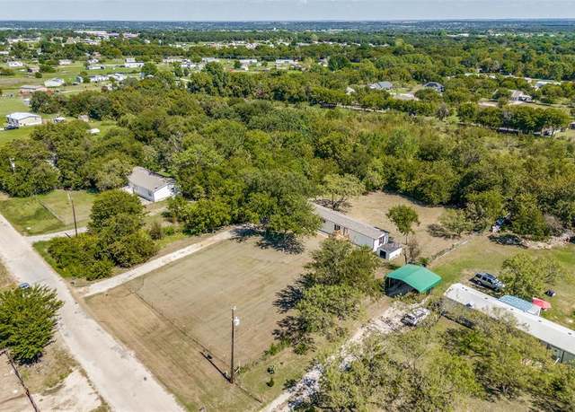 Property at 195 Hilltop Meadows Dr, Springtown, TX 76082, 3 beds, 2 baths