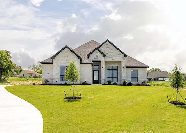 Property at 208 Ash Ct, Weatherford, TX 76085, 3 beds, 2 baths