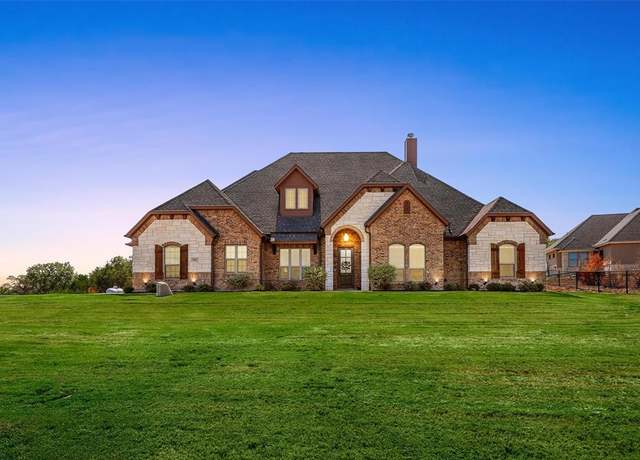 Property at 1012 Alicia Ct, Weatherford, TX 76087, 4 beds, 3 baths