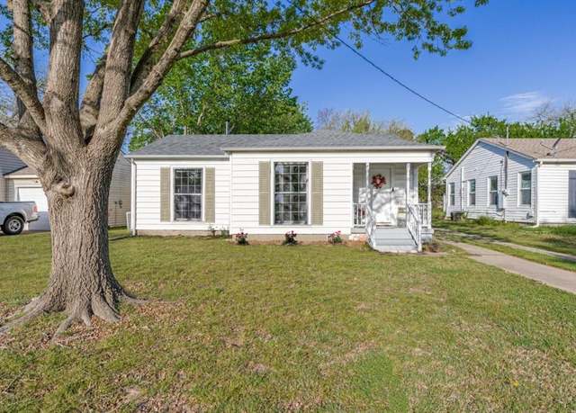 Property at 1032 N Lockhart St, Sherman, TX 75092, 3 beds, 1.5 baths