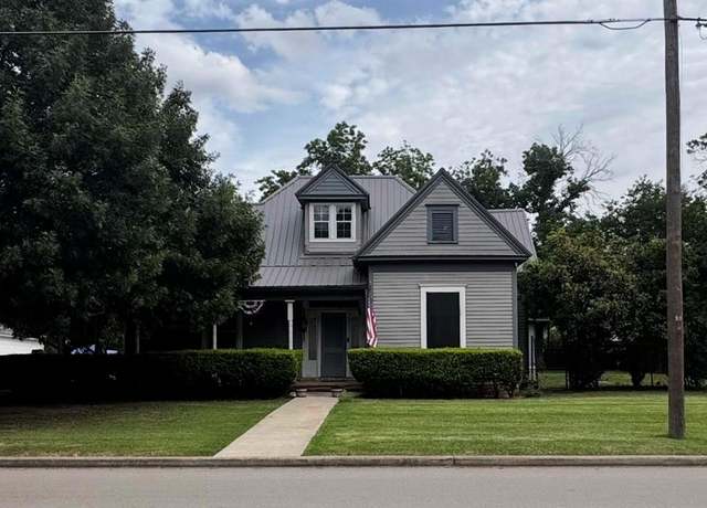Property at 818 E Elm St, Hillsboro, TX 76645, 3 beds, 2 baths