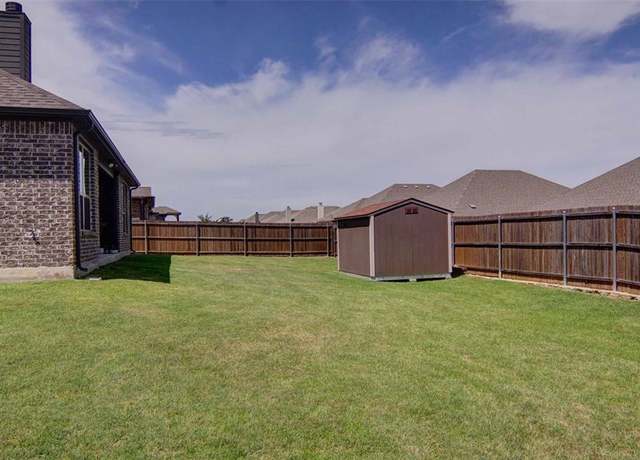 Property at 369 Paloma St, Weatherford, TX 76087, 3 beds, 2.5 baths