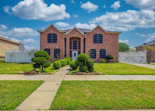 Property at 808 Sabona Dr, Desoto, TX 75115, 4 beds, 3.5 baths