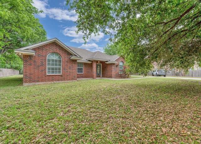 Property at 2618 S 2nd St, Waco, TX 76706, 6 beds, 3 baths