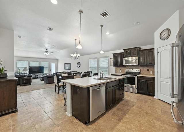 Property at 5509 Creek Hl, Fort Worth, TX 76179, 4 beds, 2 baths